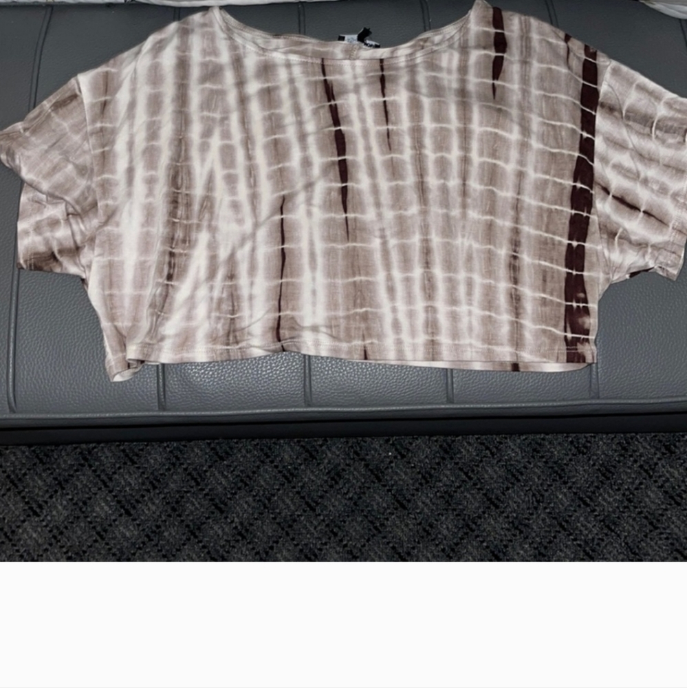 Tie died set. Crop top and pants.